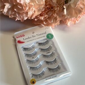 NWT KISS Looks So Natural Eyelashes 03 55615 KPLM01 5 pairs